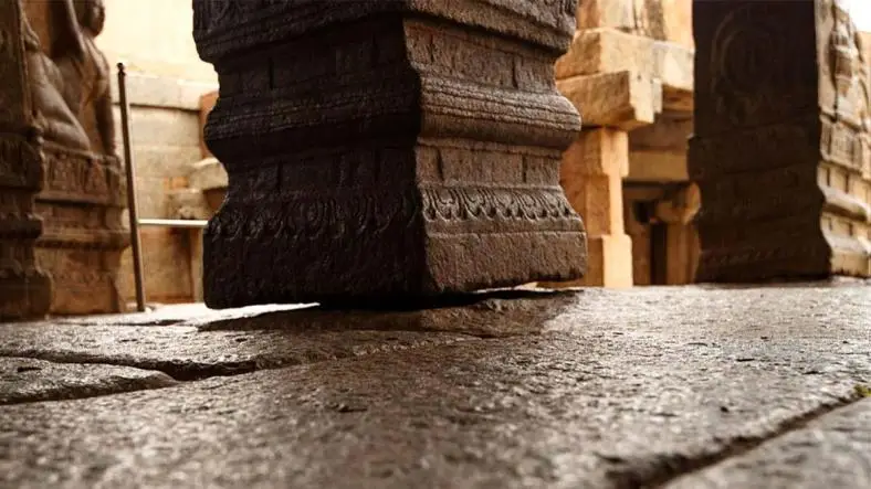 Defiance of Gravity at Lepakshi Temple, Andhra Pradesh
