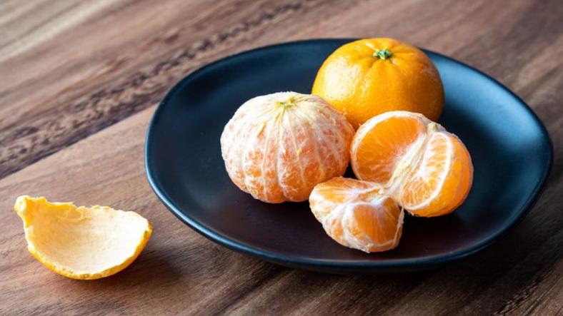 Oranges - Let us know how to peel off & eat; along with its benefits